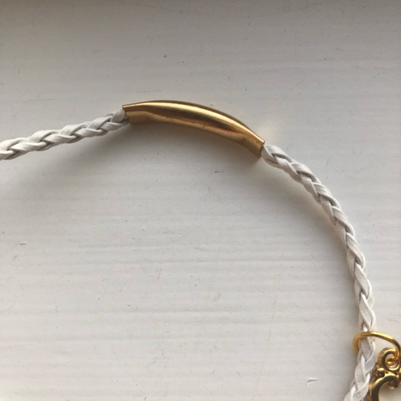 Preppy white braided leather key charm bracelet - Picture 3 of 6